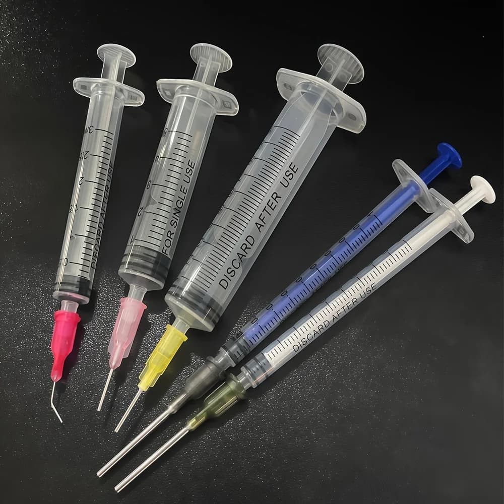 A Set of Precision Laboratory Syringes with Various Accessories, Suitable for Scientific Laboratories, Measuring Liquids, Feeding Pets, Epoxy Resin, Watering, or Applying Oil or Glue