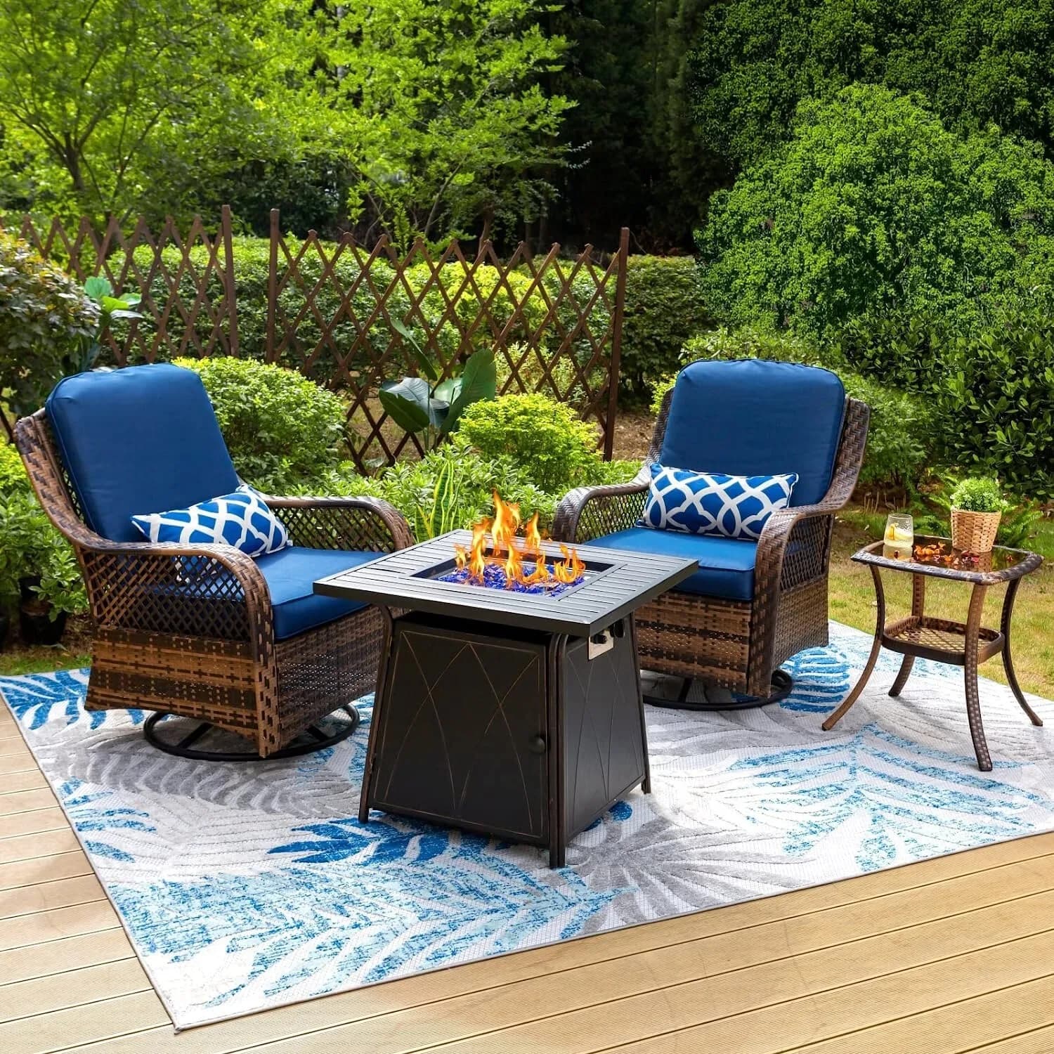 Set di Mobili da Giardino con Sedie Girevoli a Dondolo in Rattan e Tavolo con Braciere