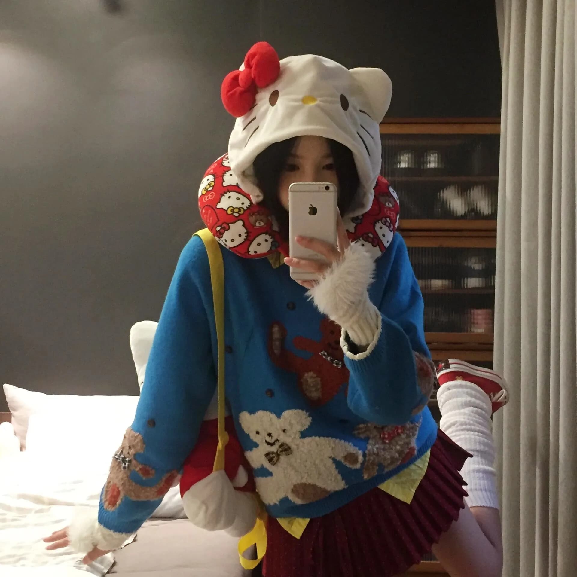 Cuscino da Viaggio a Forma di U con Cappuccio Stile Kawaii Kitty, 2-in-1 in Peluche, Portatile con Mascherina per Occhi per Aereo