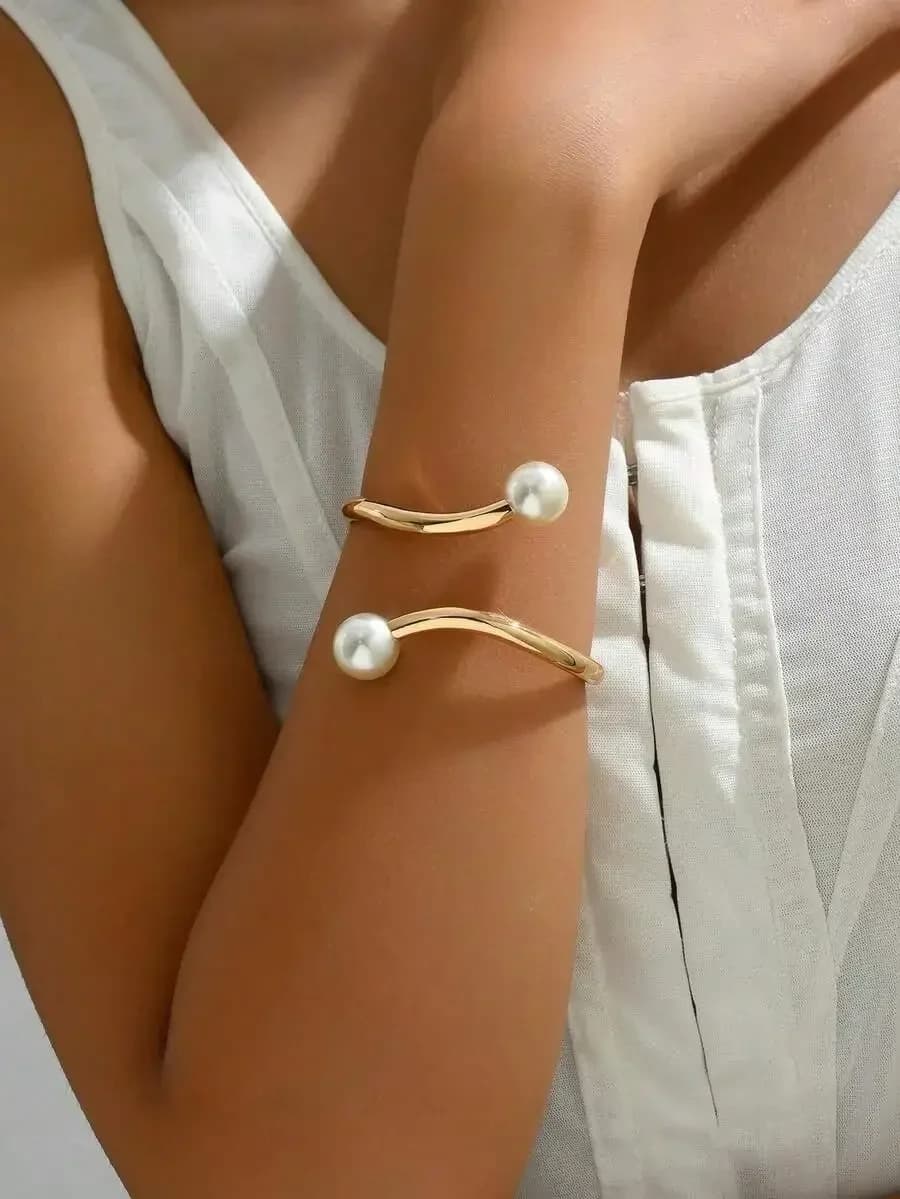 Gold-tone geometric faux pearl bracelet elegant retro chic romantic versatile for daily wear dating vacation street snap
