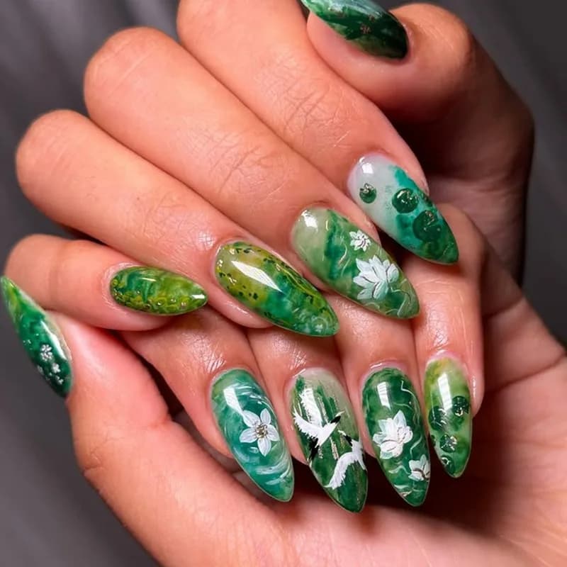 Spring/Summer Collection of 24-piece fake nails - Soft pressed nails in the form of soft green almonds inspired by the lotus, perfect as a gift for girls