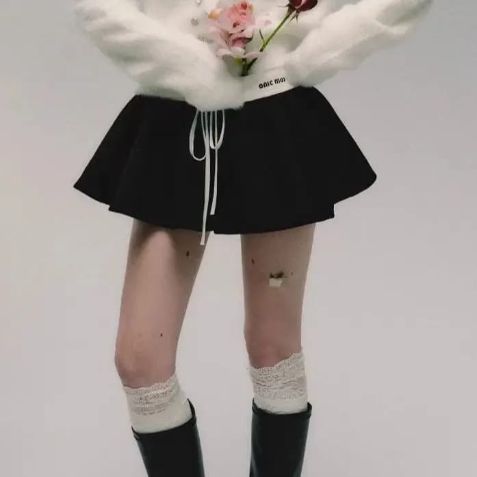 Minigonne a pieghe con Design originale nero a vita bassa da ragazza Punk giapponese minigonne corte per ragazze calde in stile Preppy