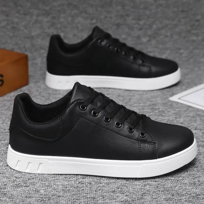 2026 Scarpe da uomo Nuovo Stile Quattro Stagioni Alla Moda Versatile Fondo Morbido Bianco Scarpe Casual Traspirante Estate Zapatillas Hombre