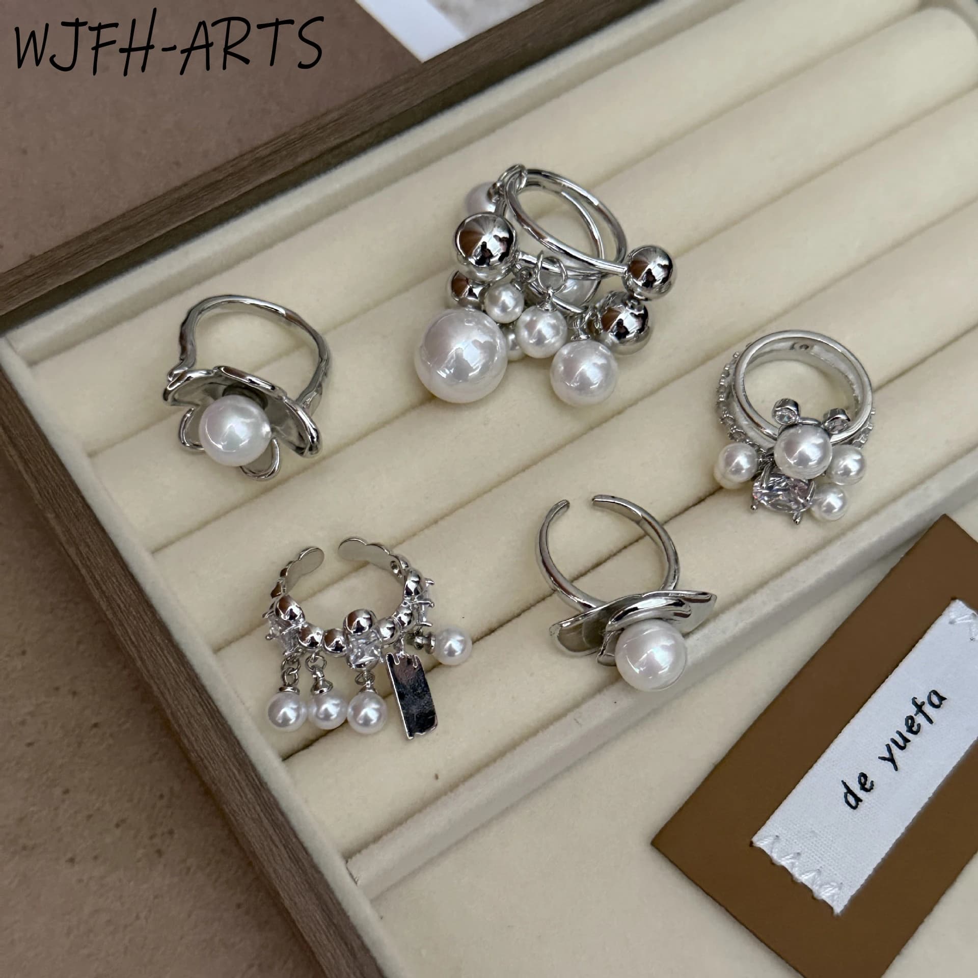 WJFH-ARTS Anello Aperto con Design Creativo, Perle Bianche Intarsiate e Fiori Geometrici, Gioielli di Lusso per Donne