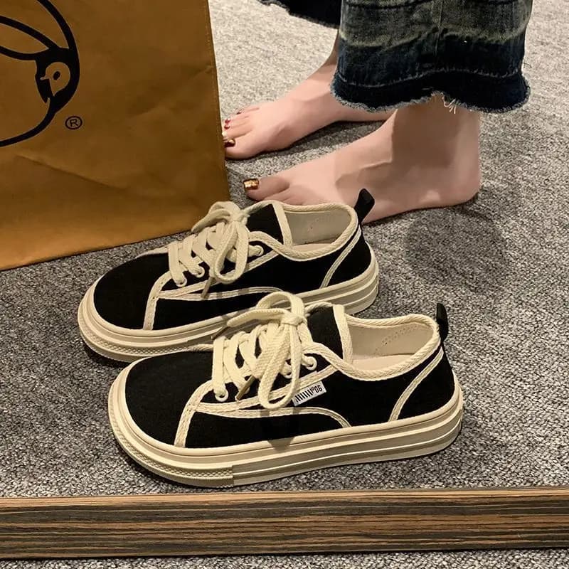 Women's black canvas shoes, new Spring 2025 collection, with thick, casual, versatile, INS style, low and breathable skate shoes, Korean style