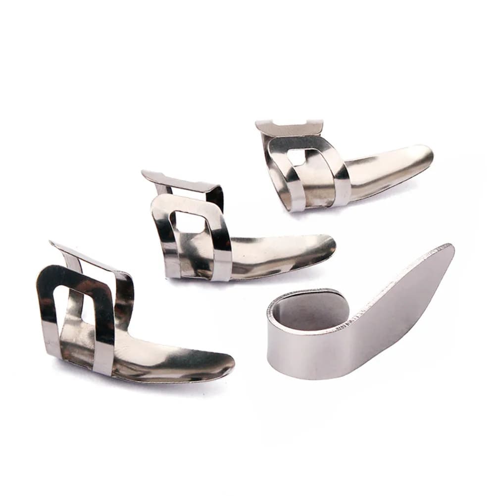 Set di 4 Plettri per Dita e Pollice in Acciaio Inossidabile Argento per Chitarra Acustica ed Elettrica, Uso Professionale per Musicisti