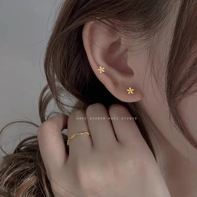 Orecchini a Perno Minimalisti con Fiori per Donne, Gioielli Delicati alla Moda, Orecchini per la Cura delle Orecchie