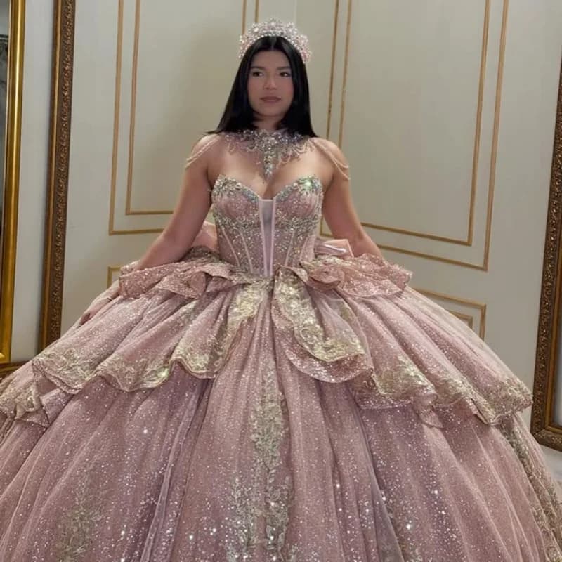 Abito Quinceanera rosa lucido con spalle scoperte glitter di cristallo Decal stratificazione Coda lunga Fiocco Abiti da 15 Quinceanera Personalizza