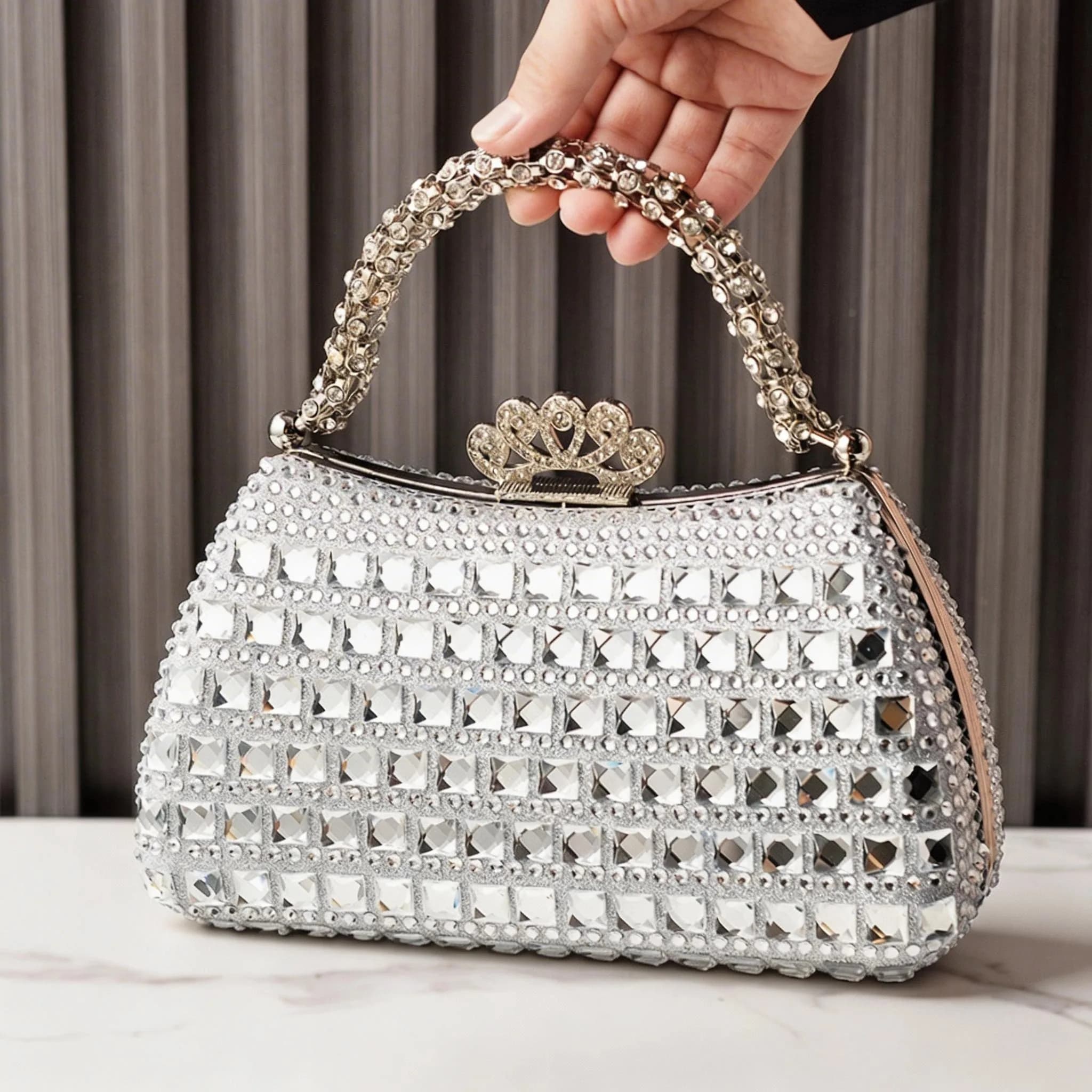 Borsa da Donna Argento Scintillante con Corona e Chiusura a Scatto, Borsa a Tracolla con Diamanti, Pochette da Sera di Lusso con Rivetti, Borsetta Scintillante per Feste