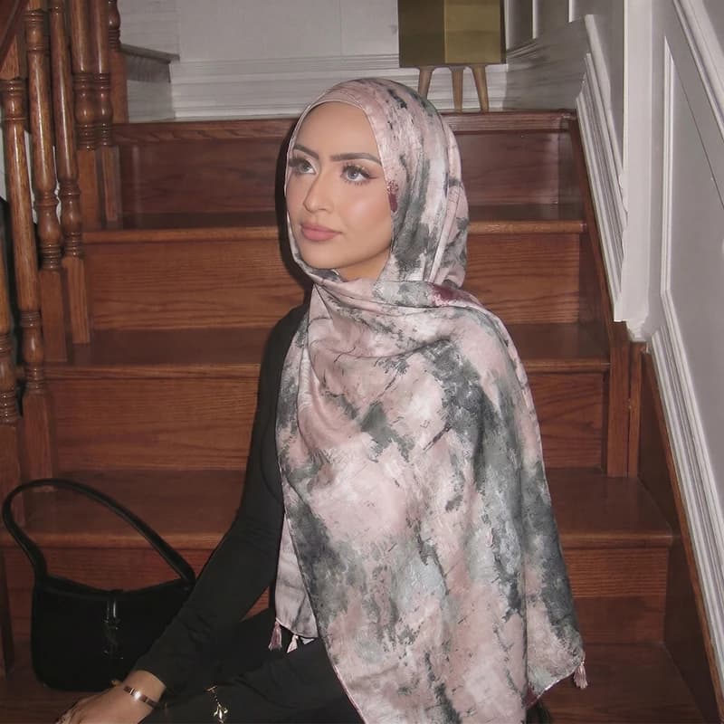 Hijab con stampa a inchiostro e bordo a nappe, foulard traspirante per donna, accessorio modesto per testa e collo, ideale per vacanze estive al mare