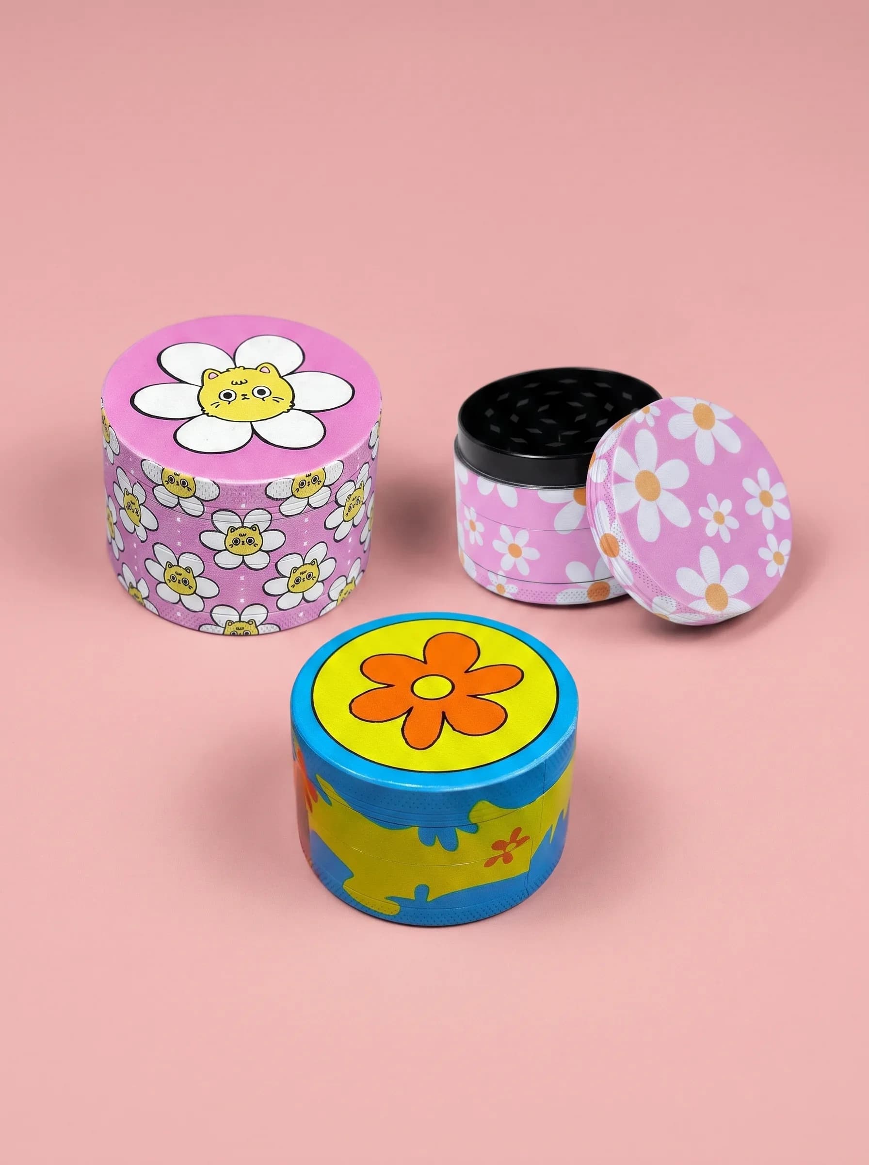 50mm Flower Pattern Grinder Metal 4-Layer Spice Grinder Manual Mill Mesh Screen Magnetic Lid Portable Desktop Kitchen Accessory