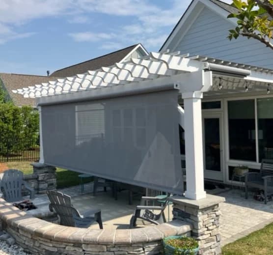 OEM Service Outdoor Blackout Solar Windproof Waterproof Roller Shades Cordless for Pergolas Gazebo Patio Garden