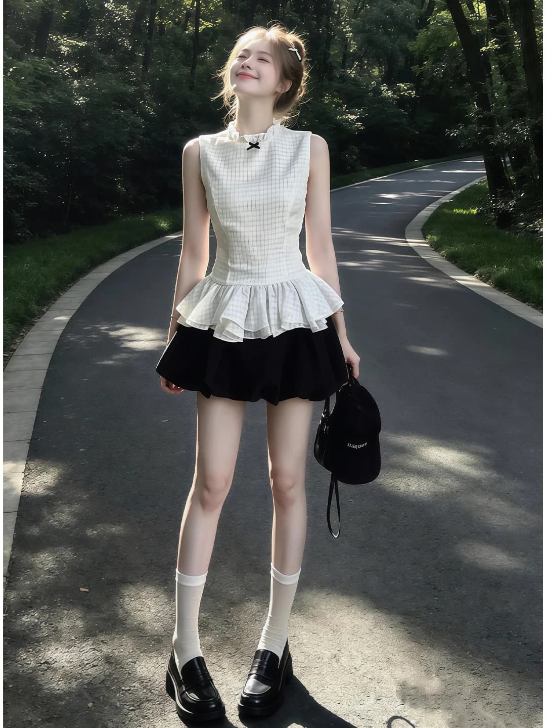 Completo due pezzi stile coreano per ragazza, gonna corta traspirante con gilet senza maniche a quadri, ideale per l'abbigliamento casual estivo.