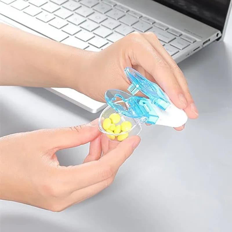 1pc Portable Anti-Pollution Pill Extractor Hygienic Touchless Tablet Dispenser Convenient Home Medical Tool for Elderly