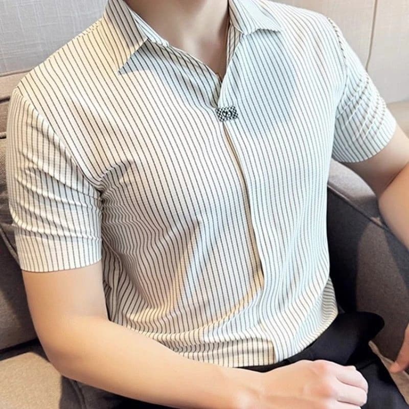 T-shirt a maniche corte con risvolto a righe di nuova marca estiva alla moda per camicia base da lavoro casual di fascia alta di lusso leggera da uomo