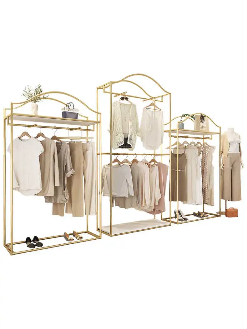 Espositore per Abbigliamento a Doppio Strato con Appendiabiti Laterale Dorato, Tipo da Terra, per Negozi di Abbigliamento di Lusso Moderni - Vendita all'Ingrosso