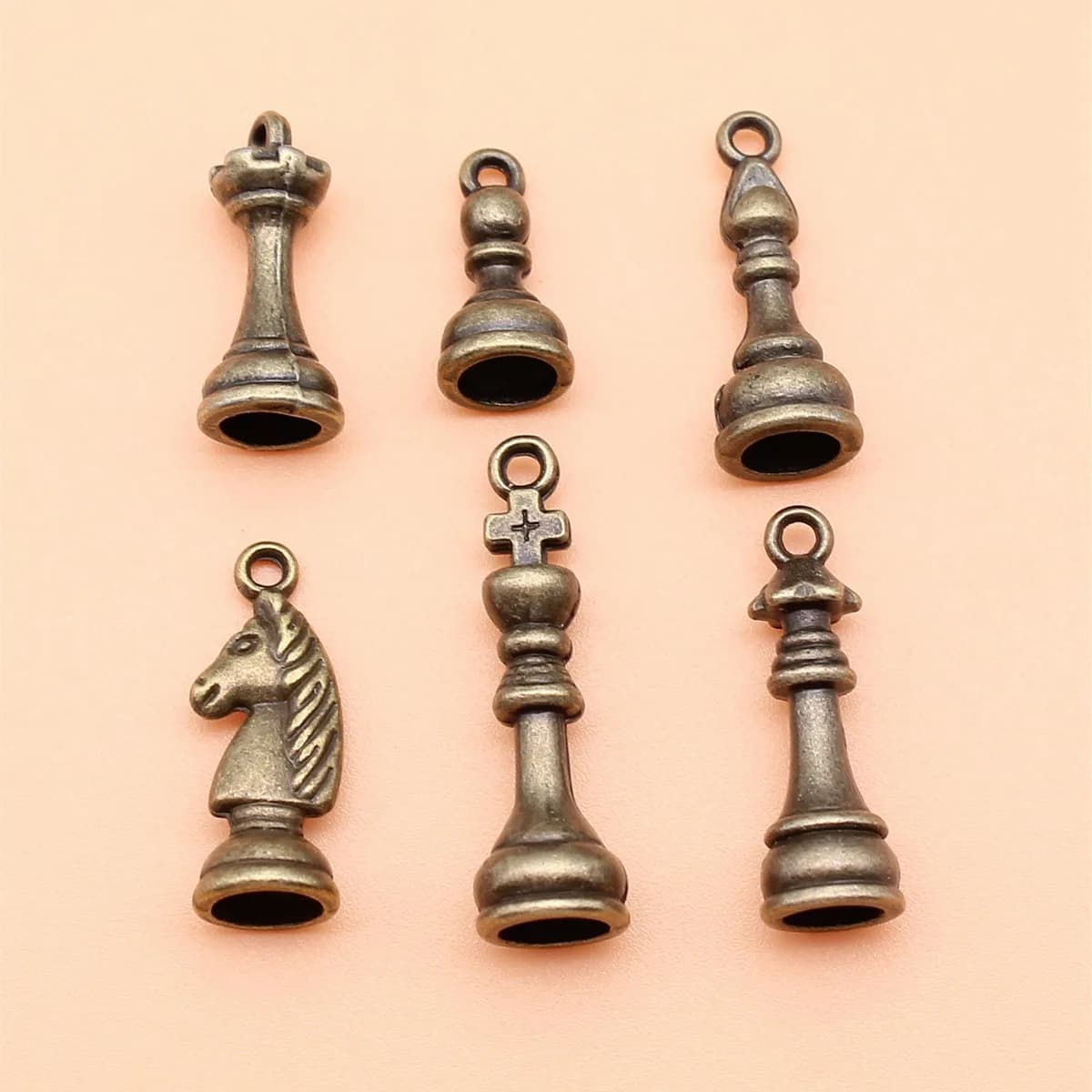 Collezione internazionale di ciondoli per scacchi color bronzo antico da 6 pezzi per la creazione di gioielli fai da te, 6 stili, 1 di ciascuno