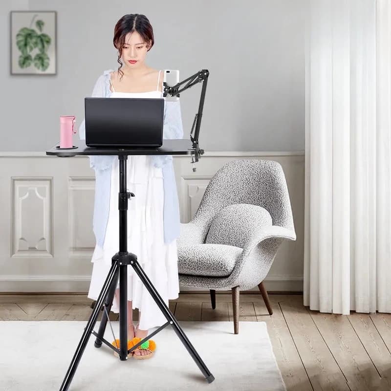 Supporto Treppiede Regolabile in Altezza per Trasmissioni Esterne, Tavolo Alto con Piano Largo Rinforzato per Laptop, Postazione di Lavoro Portatile per Live Streaming