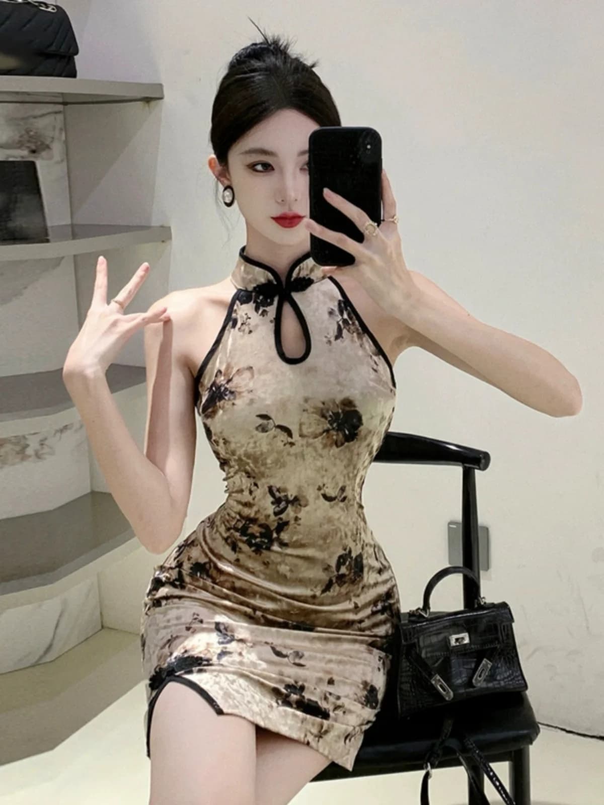 Retro Sexy Sleeveless Shoulder Bared Bodycon Qipao Dress Summer New Arrival for Young Women City Commuting Date Interview Travel