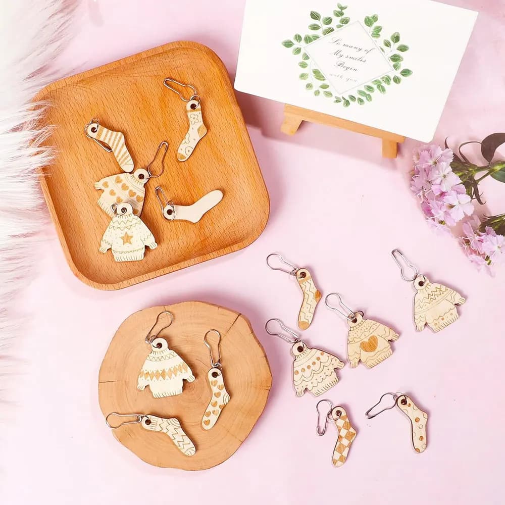 1 Set calzino in legno a forma di maglione pennarelli per punto a maglia Crochet Craft Locking Stitch Clip per ago porta pennarelli strumenti per cucire fai da te