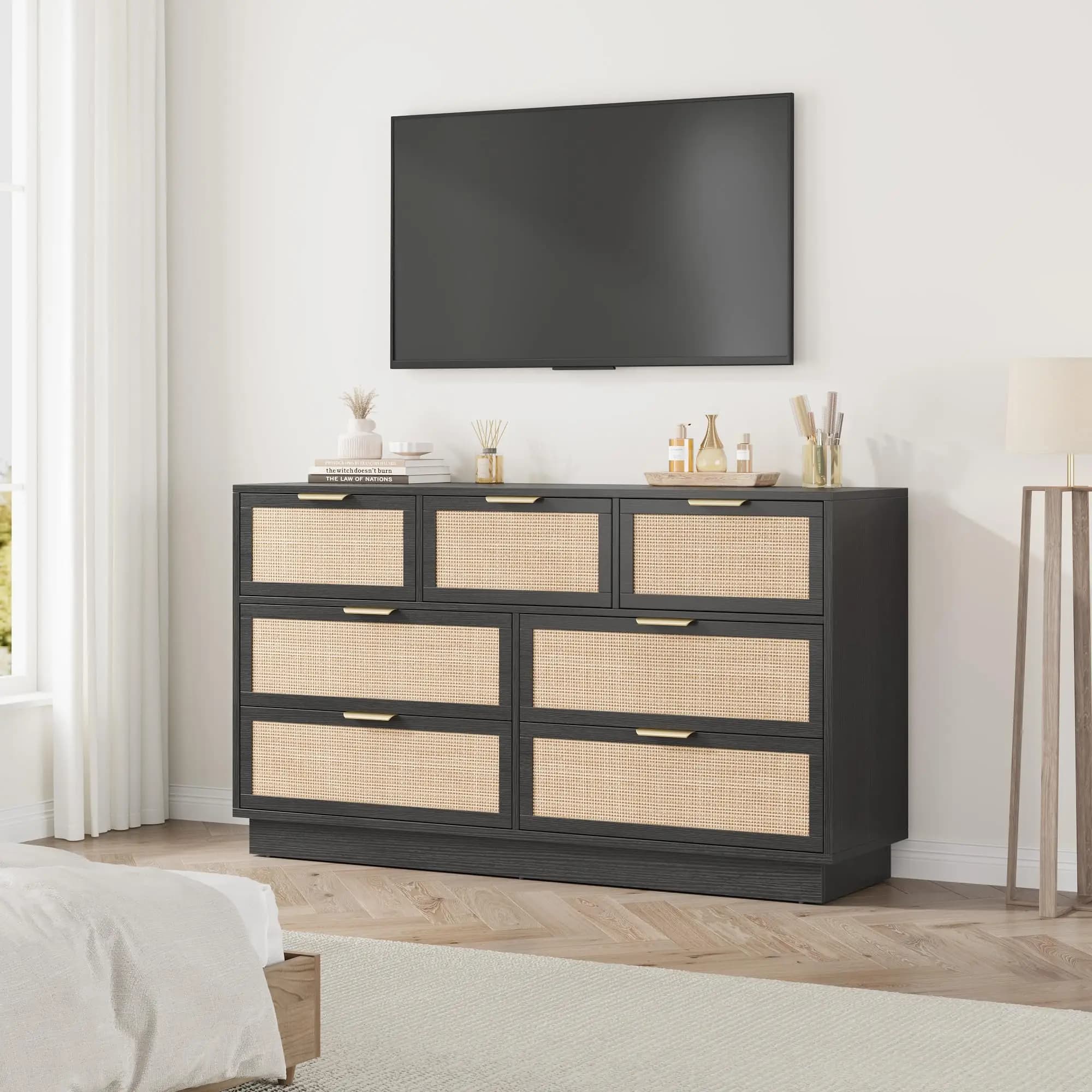 Mobile TV in Rattan Stile Rustico con 7 Cassetti, Maniglie in Metallo, Consolle Multimediale in Legno per TV da 75 Pollici