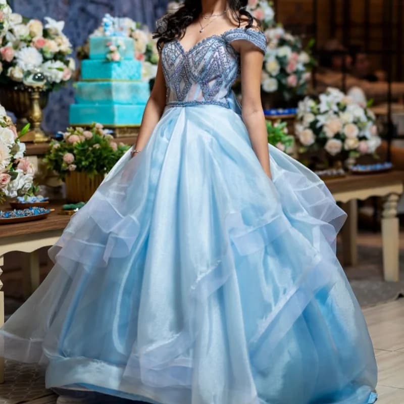 Semplice abito Quinceanera blu con spalle scoperte Stratificazione di pizzo glitter decalcomania di cristallo Tull Bow abiti da 15 Quinceanera Personalizzato