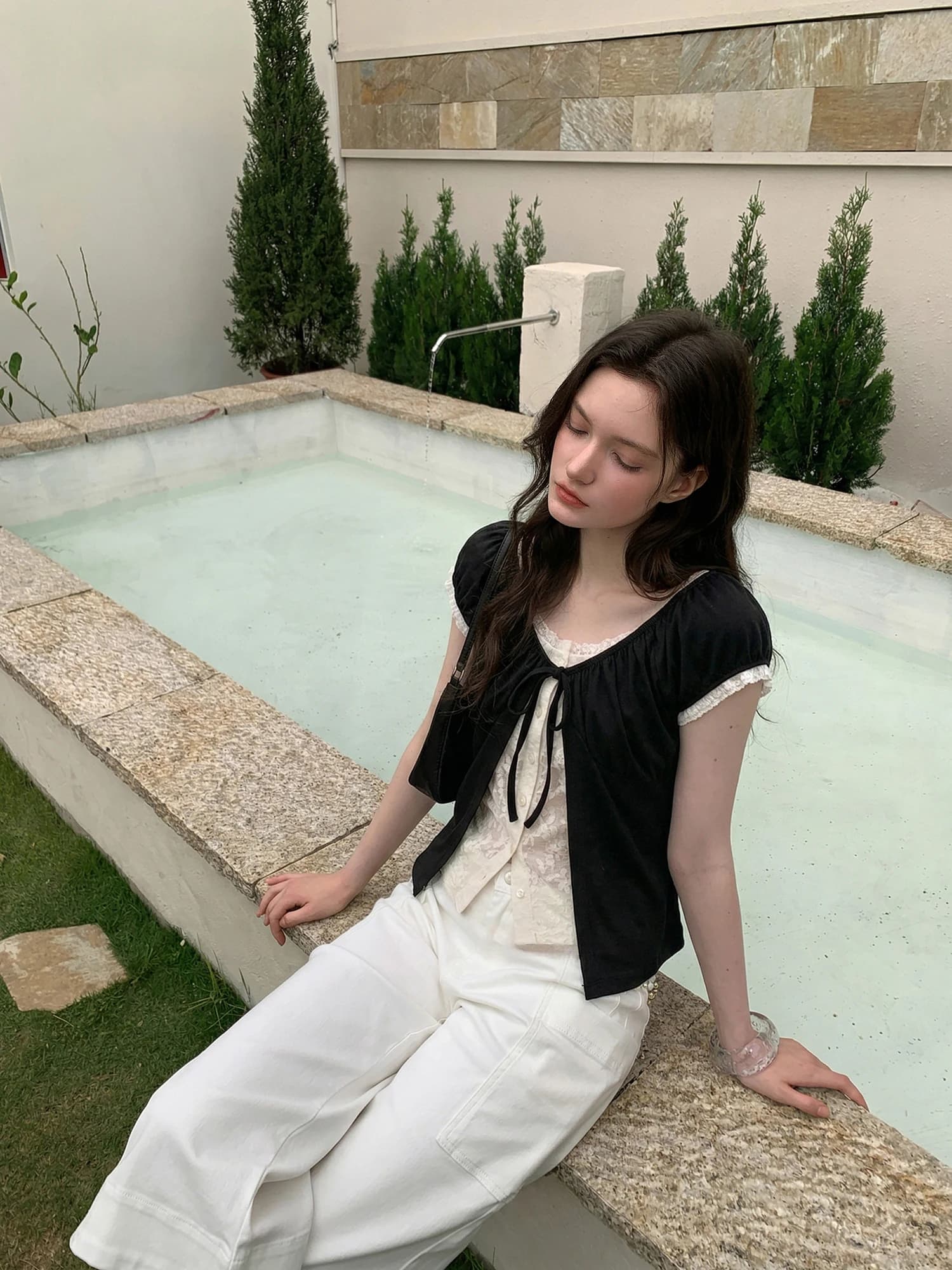 Elegant Lace Splice Short Sleeve T-Shirt Women's Slim Fit Summer Top CRUCREAMSU Design Sense V-neck Open Cardigan Regular Length