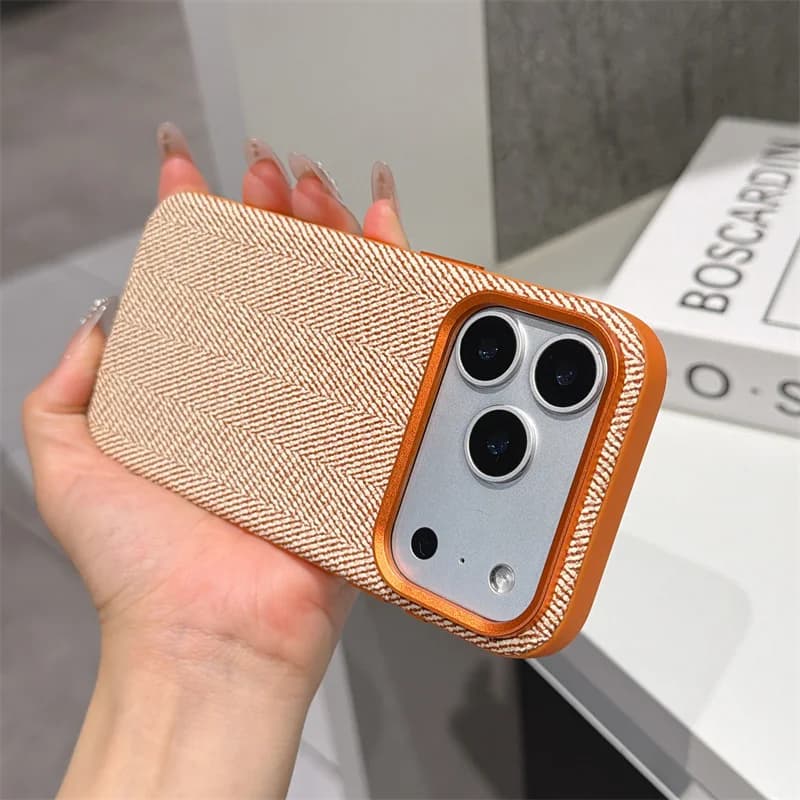 Custodia Magnetica Antiurto Opaca a Colore Solido per iPhone 15 16 17 Pro Max con Tessuto Intrecciato per Ricarica Wireless MagSafe
