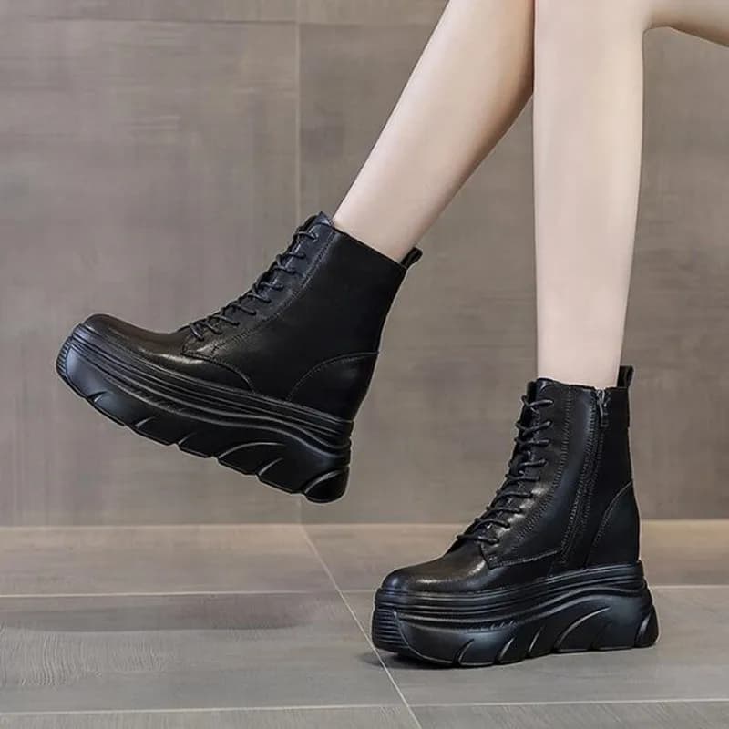 Stivaletti bianchi da donna primavera autunno aumentano l'altezza suola spessa scarpe invernali per il tempo libero all'aperto per ragazze stivaletti da moto Mujer