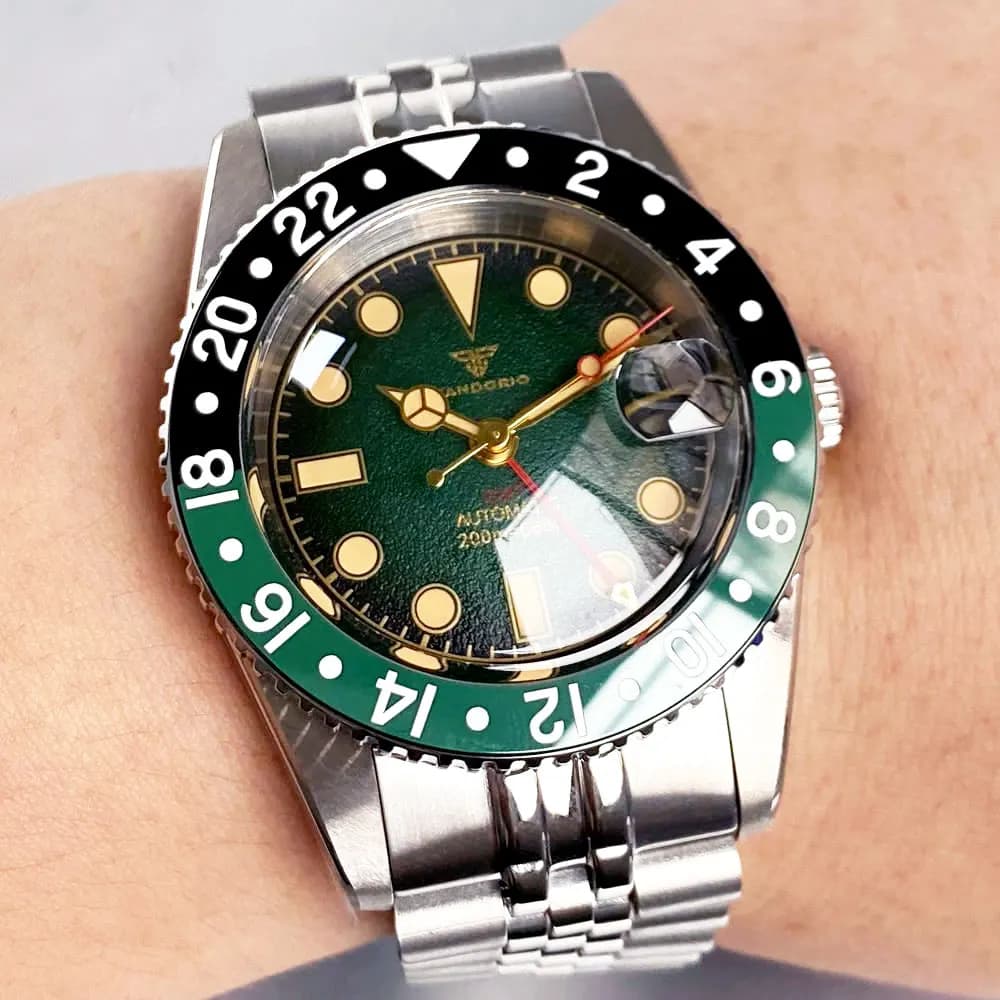 Orologio Automatico Tandorio con Cristallo Zaffiro a Bolle, 38mm, NH34 GMT, Impermeabile 200m, Quadrante Verde Opaco, Lume, Bracciale in Acciaio