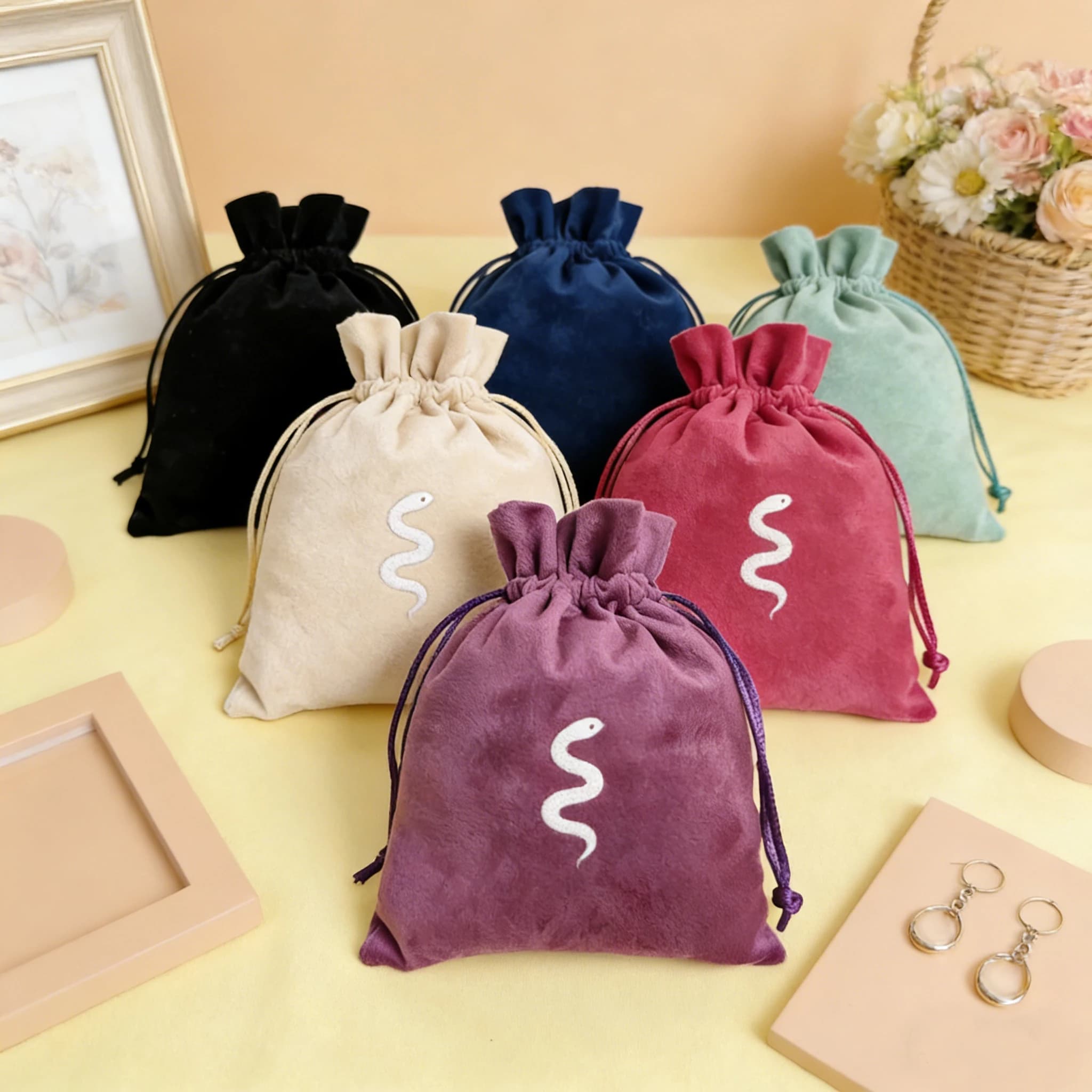 100 Sacchetti in Velluto Viola Personalizzabili con Logo, per Gioielli, Rossetti, Profumi, Anelli, Orecchini, Organizzatori e Confezioni Regalo