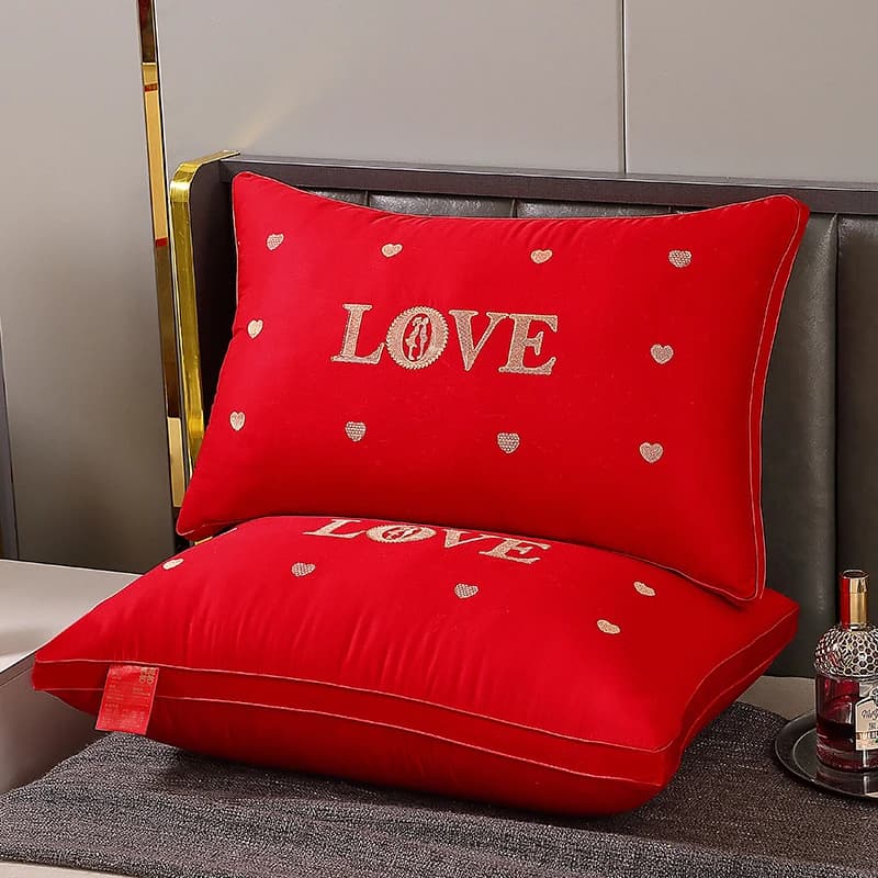 Cuscino da matrimonio rosso per San Valentino Comodo nucleo per il sonno in stile cinese con piume per la celebrazione del matrimonio