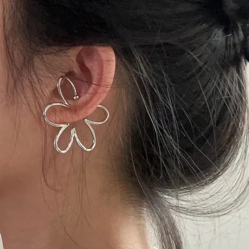 LATS 1 Piece Simple Flower Clip Earrings for Women Creative Non-Piercing Ear Cuff Trend Jewelry Accessories Gift