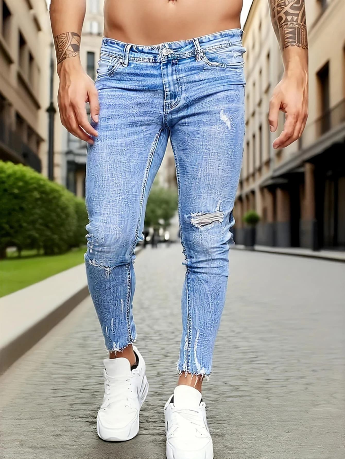 Jeans slim fit con frange effetto invecchiato azzurro cielo da uomo, caratterizzati da un design unico che si contende al corpo, che creano senza sforzo un t