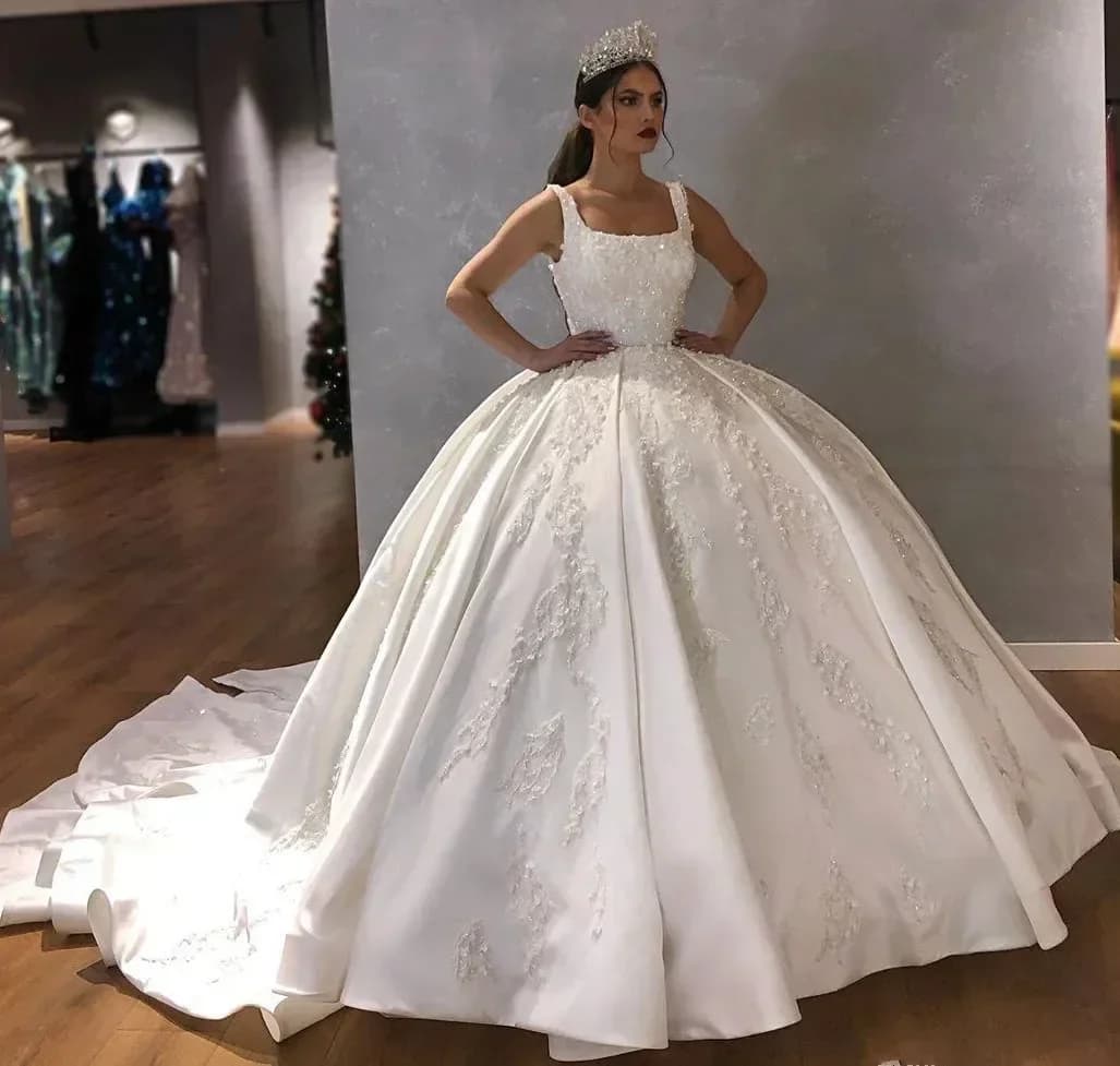 Abiti da sposa splendidi personalizzati con scollo quadrato Abito da ballo con paillettes Abito da sposa Robe De Mariee Applique in pizzo Perle Vestido De Noiva