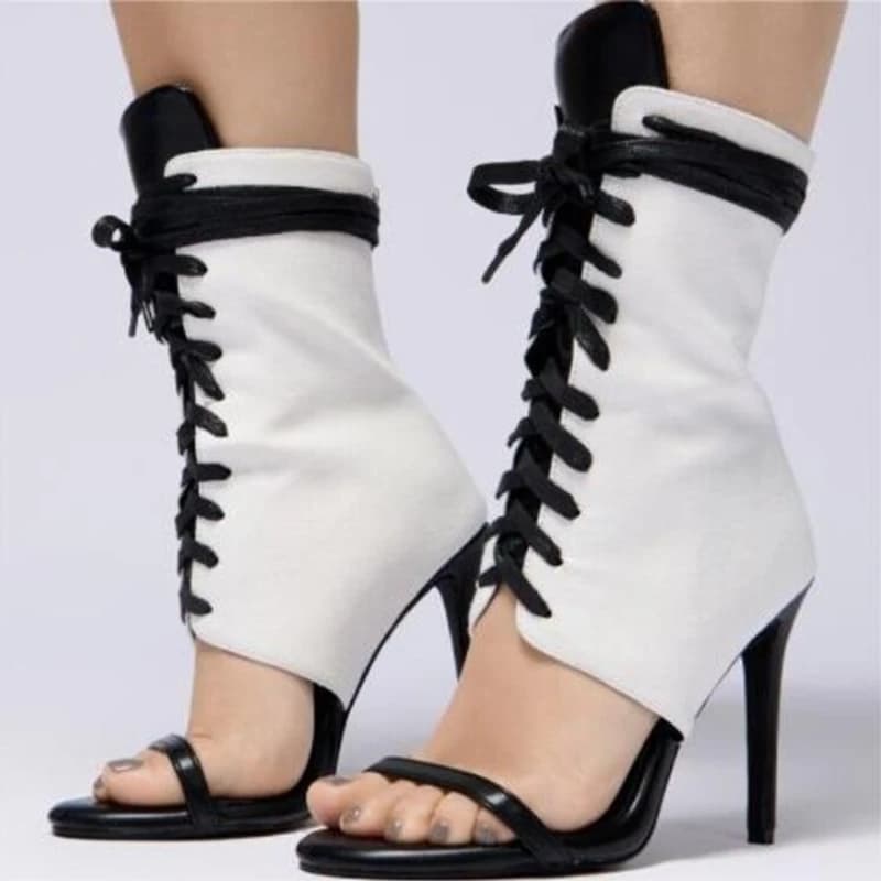 Sandali con tacco gladiatore con lacci neri Stivali con punta aperta Ritagli Tacchi sottili cavi Scarpe eleganti patchwork bianche da donna