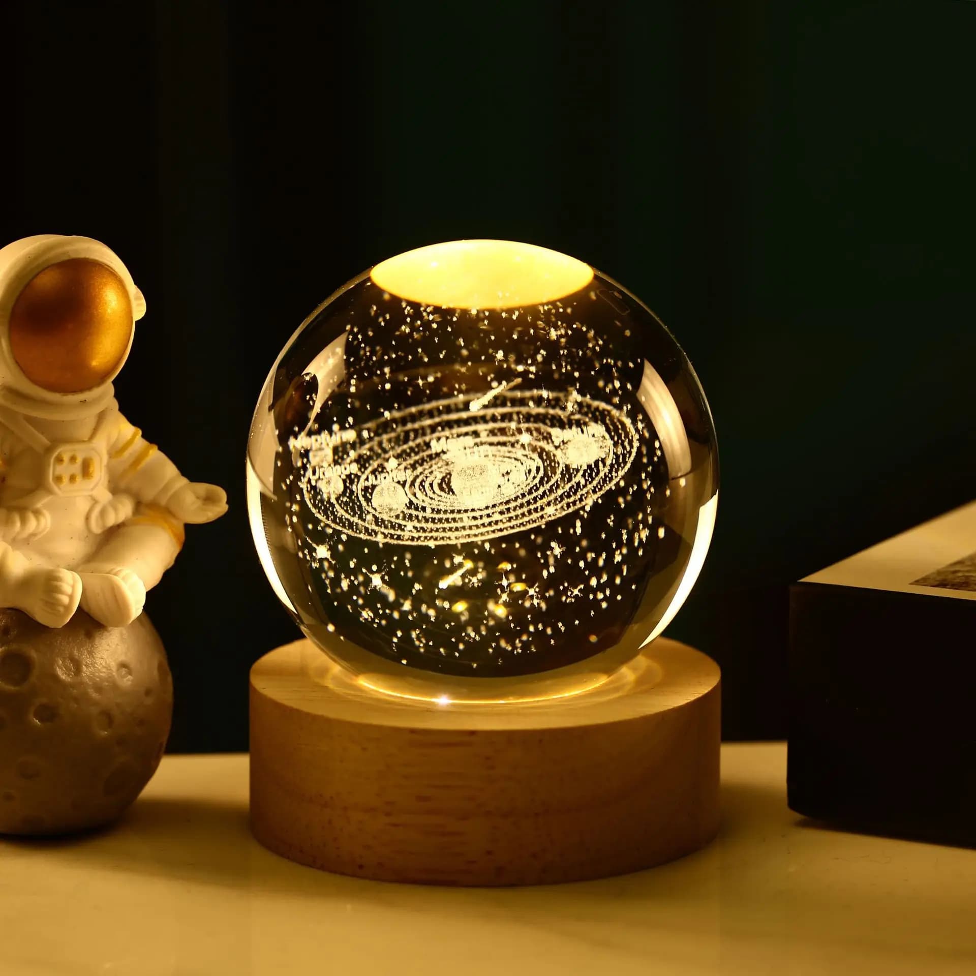 Sfera di Cristallo da 8cm con Luce Notturna, Sistema Solare Inciso al Laser, Globo Astronomico, Regalo di Compleanno, Decorazione da Scrivania