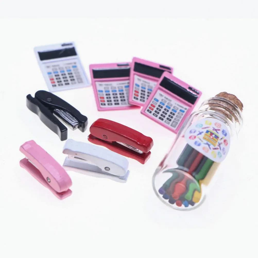 Set di 4 Mini Graffette in Miniatura, Accessori per Casa delle Bambole, Piccoli Articoli per Ufficio, Decorazione per Scrivania Scolastica