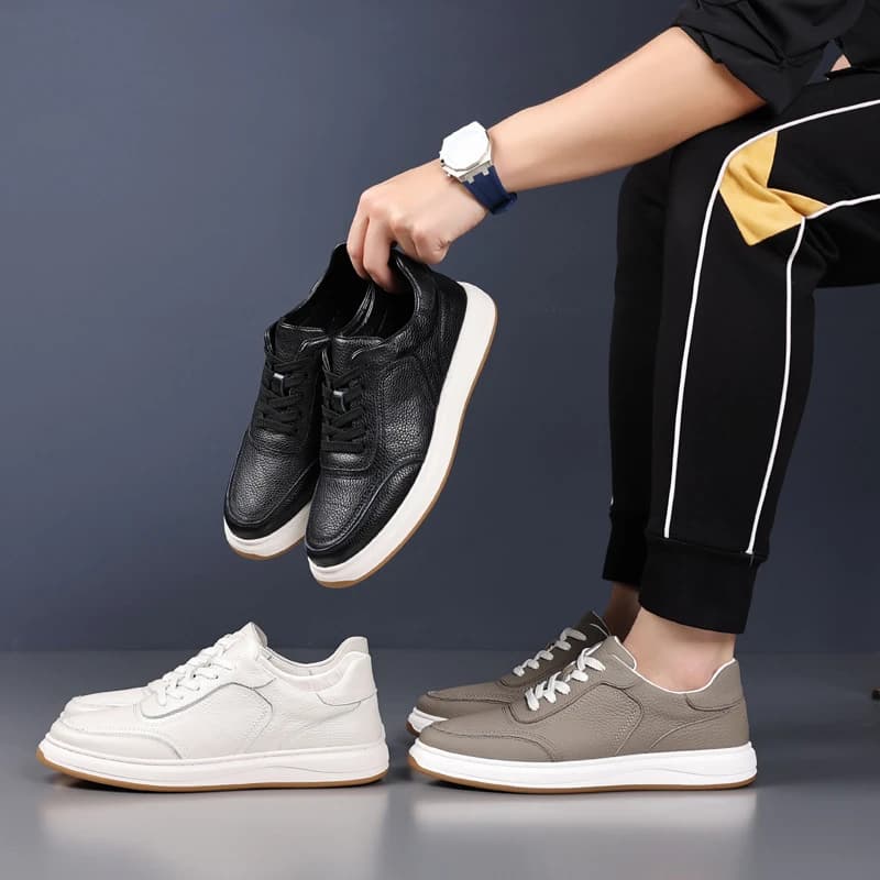 Sneakers da donna traspiranti con plateau e tacco nascosto, stringate, in bianco, viola e grigio, per l'estate e lo stile casual da strada.