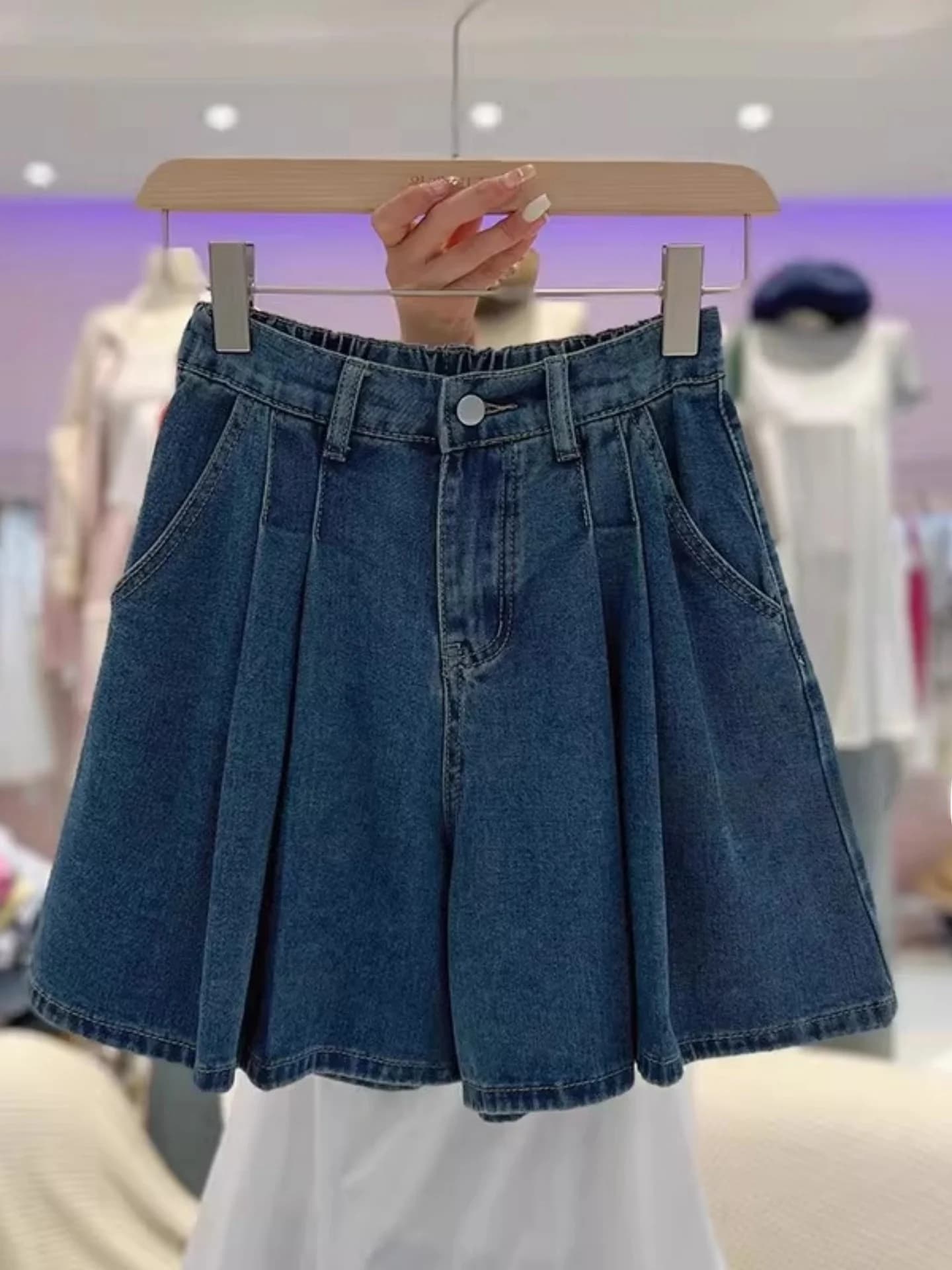 Shorts in denim a vita alta a trapezio con gamba larga, vita elasticizzata e pieghe, da donna, modello skort che valorizza la figura, estivo, di tendenza, in cotone morbido lavato, con cerniera