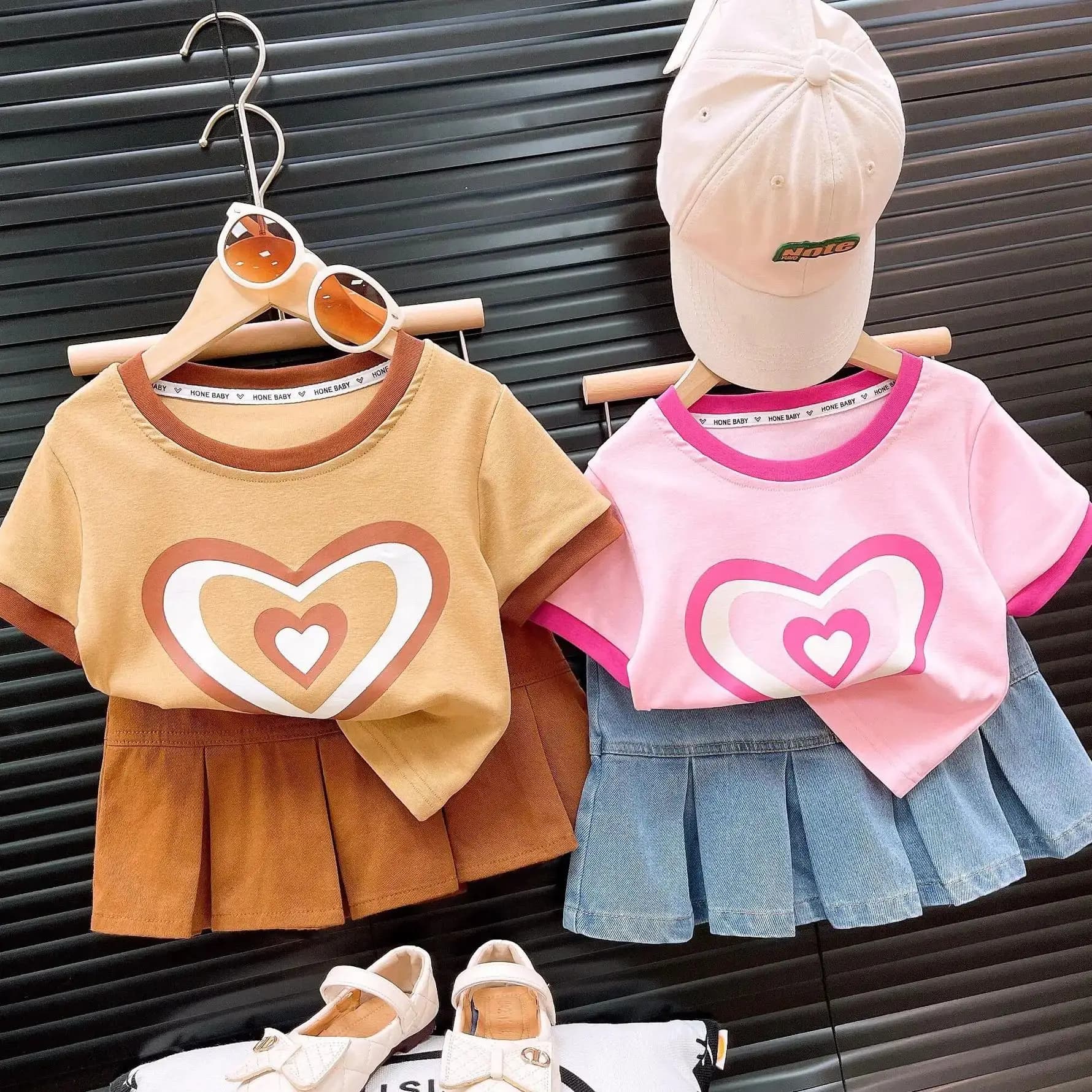Completini estivi per bambini, t-shirt a maniche corte con scollo rotondo e gonna in denim per abbigliamento casual per bambini