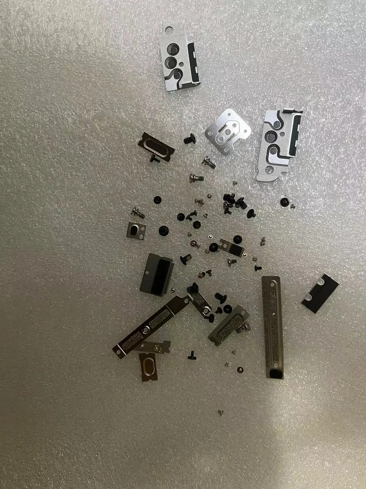 Viti interne usate originali e compresse di ferro per macbook air A2681 e A2941