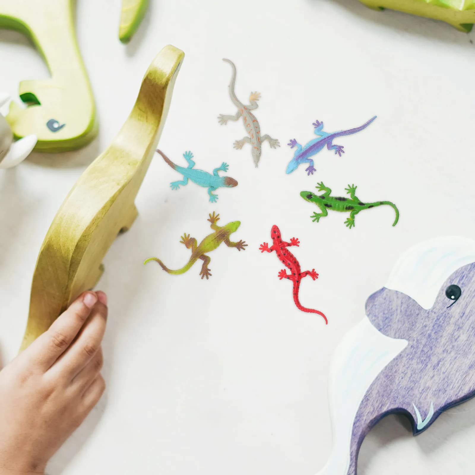 Set di 6 Lucertole Realistiche in Plastica per Decorazione Camera dei Bambini, Sala Giochi, Studio, Giardino, Cortile e Balcone
