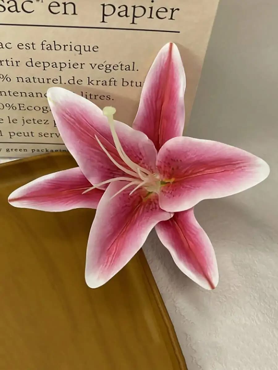Elegant Pink Lily Floral Hair Claw Clip For Women Summer Street Style Accessory