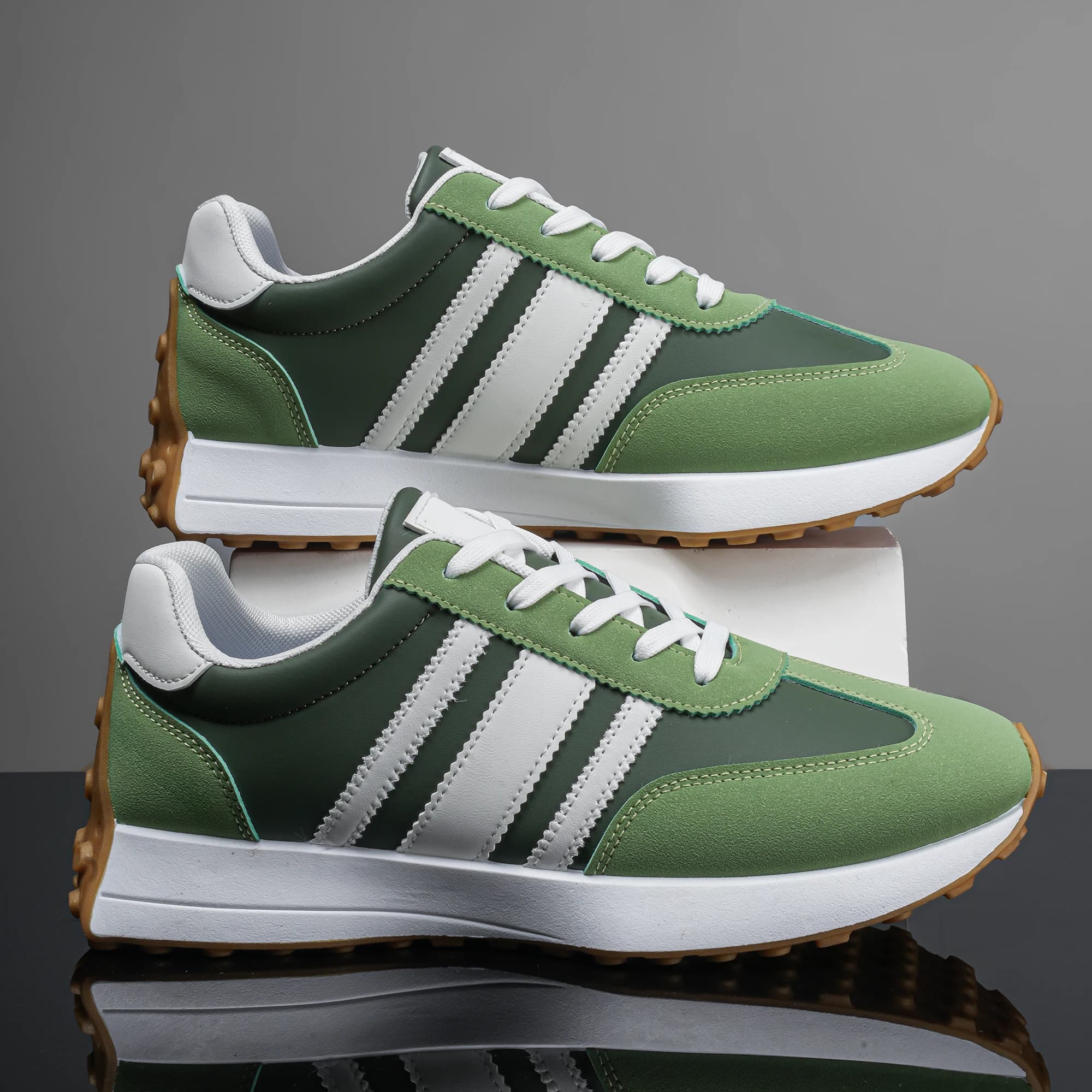 Scarpe casual da uomo, scarpe basse con lacci alla moda, versatili e alla moda, resistenti all'usura e antiscivolo.