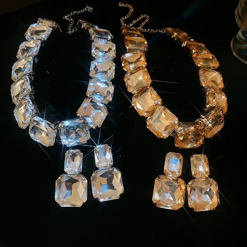Set di collana e orecchini quadrati, design di nicchia ed esagerato, catena per clavicola