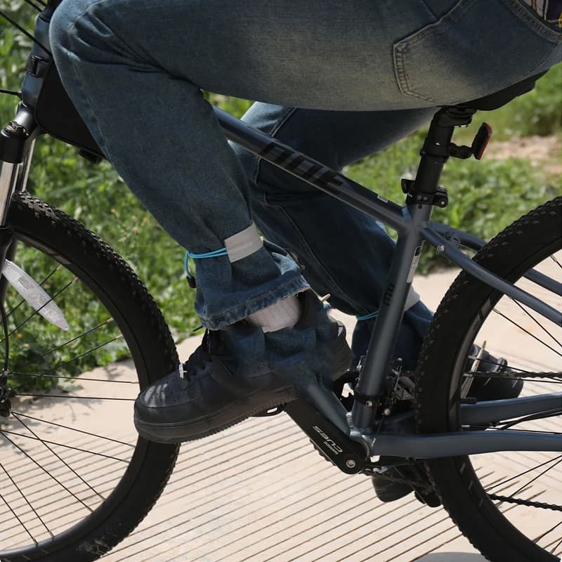 Reflective elastic cycling shorts - bicycle leg bands - road and mountain bike riding leg wraps