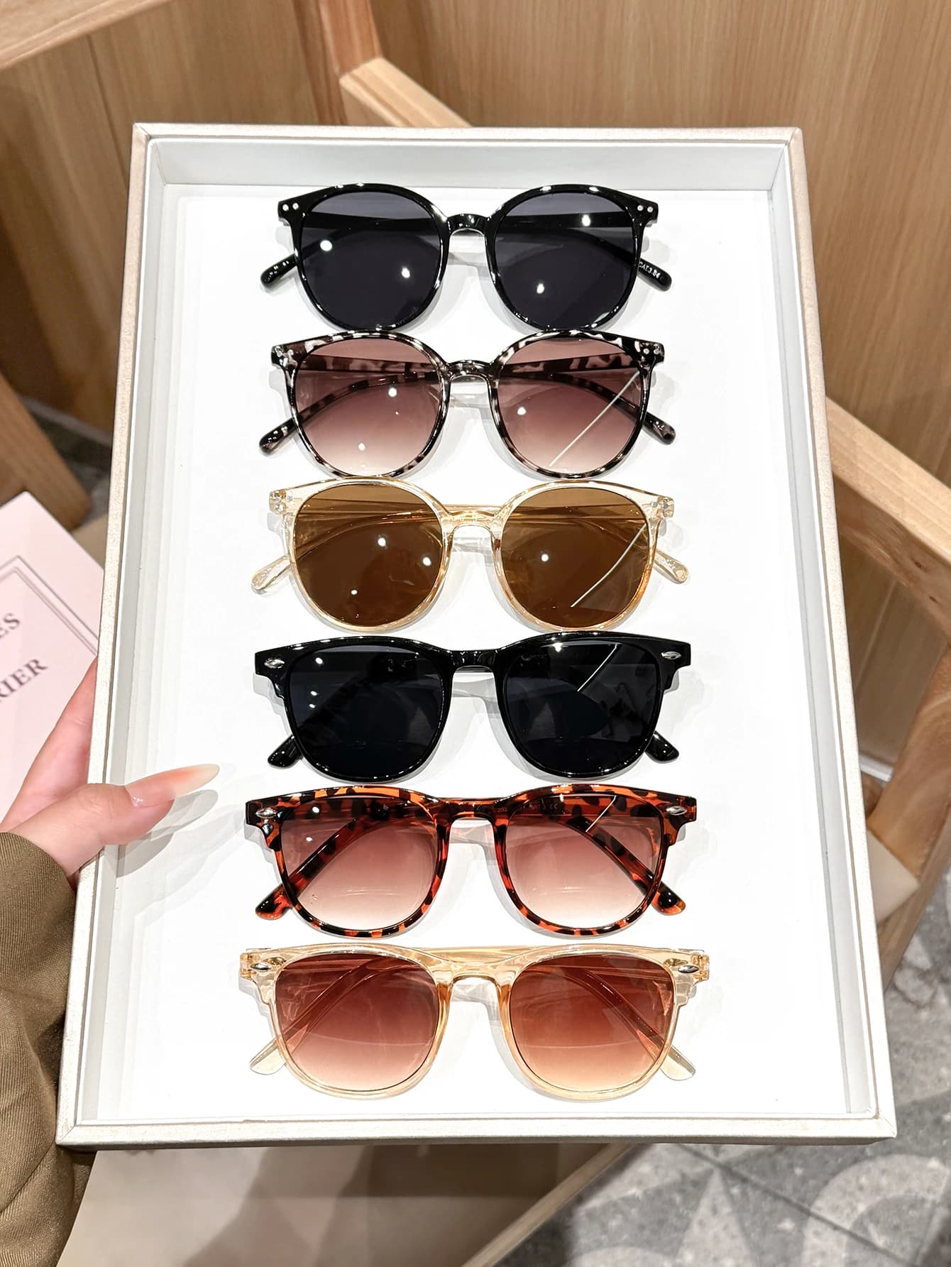 6 occhiali da sole alla moda con montatura rotonda e montatura quadrata, combinazione di due stili, comodi da indossare, eleganti per le vacanze
