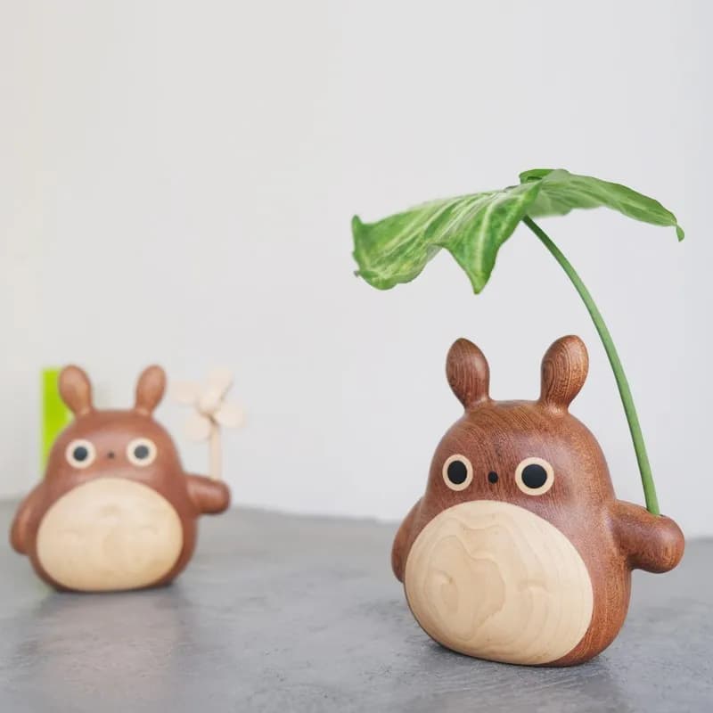 Creativo legno massello dimensioni in legno Totoro mulino a vento ornamento da tavolo auto aromaterapia bambola decorazione carina fiore inserimento regalo