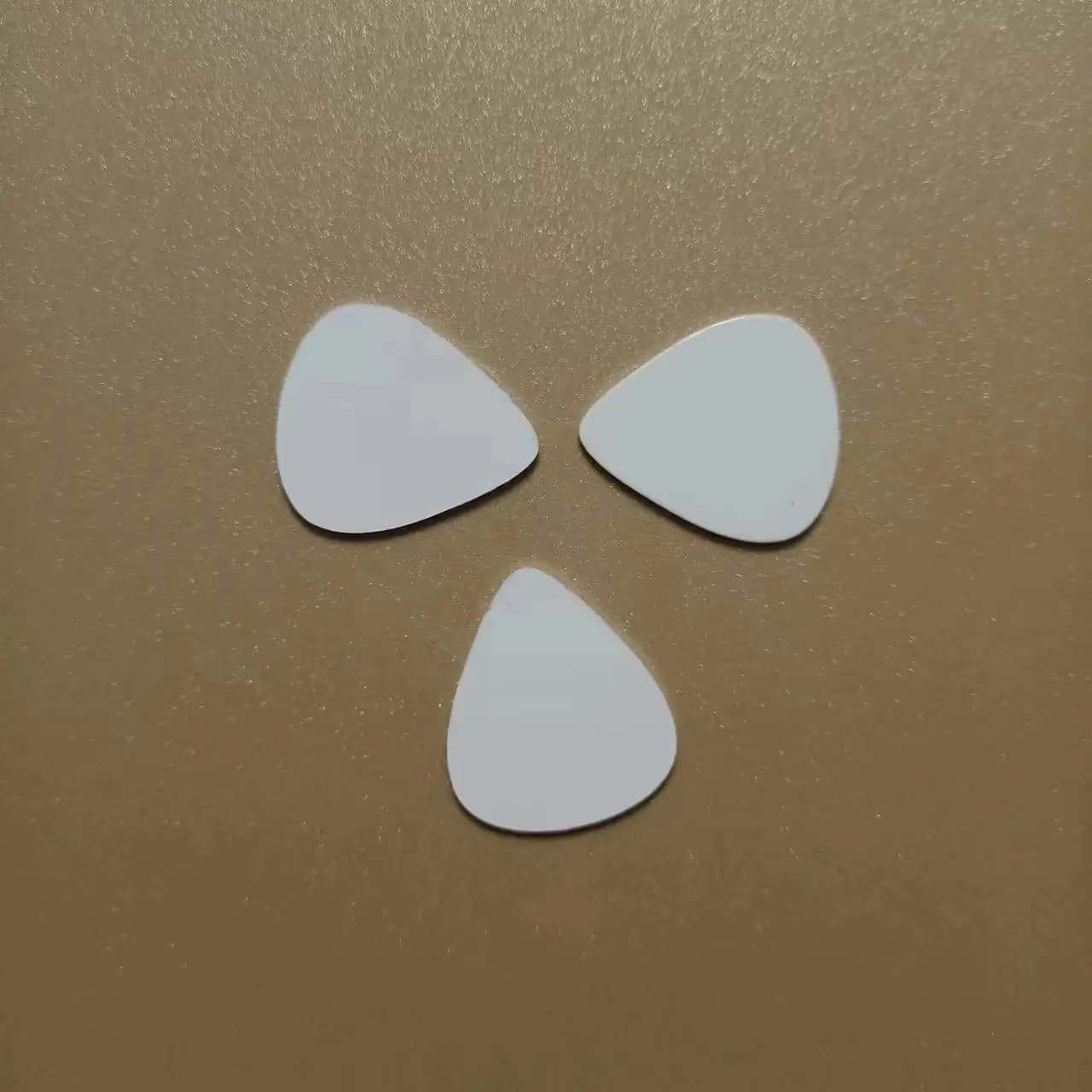 20 pz/lotto Blank Sublimazione Plettro Per Chitarra 28*32*1MM Entrambi I Lati Stampabili FAI DA TE di Consumo